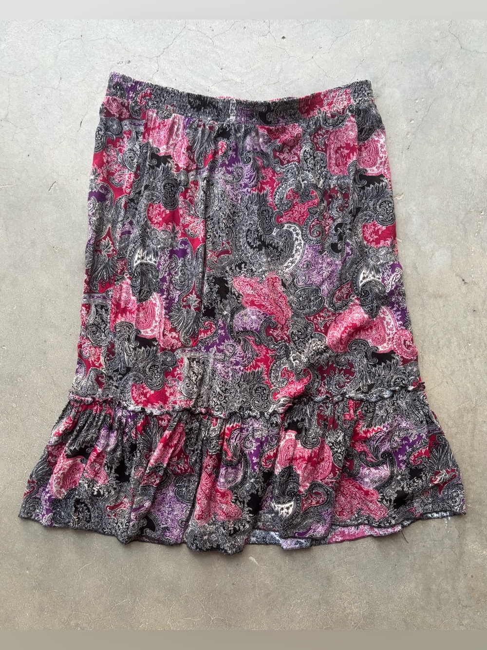 Vintage 90s Sag Harbor paisley midi skirt with ruffle. Size L 100% rayon.